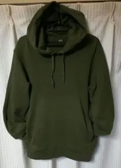 カーキ パーカー