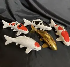 陶磁器 錦鯉置物 二匹セット 紅白・朱色鯉 縁起物 商売繁盛 和風