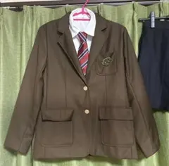 茶色ジャケットとストライプネクタイのセット