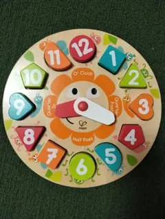 Hape 時計型知育玩具