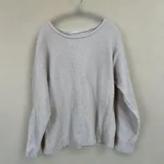 GUクリーム色オフショルダー ニットセーター　美品