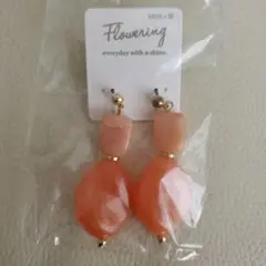 新品　コーラルピンクピアス