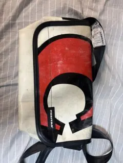 FREITAG メッセンジャーバッグ ホワイト レッドのサムネイル