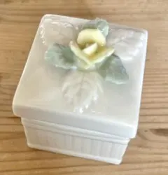 非売品 ジルスチュアート 小物皿 小物入れ 宝箱 ケース 陶器 - メルカリ