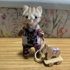 モールアート 木馬を持った茶トラ猫さん ミニチュア 猫 モールベア ハンドメイド