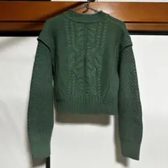 ダークグリーン ケーブル編み クロップドニット