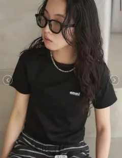 emmi ロゴ刺繍 クルーネック Tシャツ ブラックのサムネイル