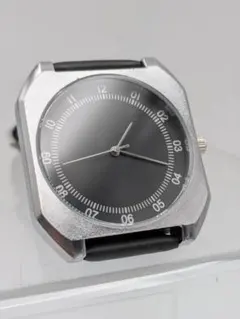 【稼働品・新品未使用】スクエア黒文字盤メンズ腕時計シンプルデザイン