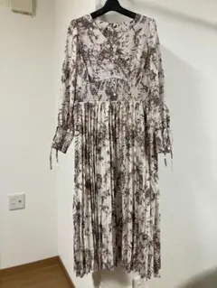P*E様 花柄プリーツワンピース Vネック　LL