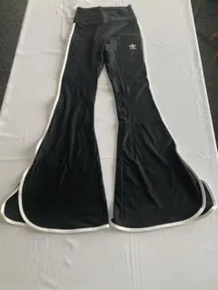 adidas フレアパンツ　レギンス　オリジナル