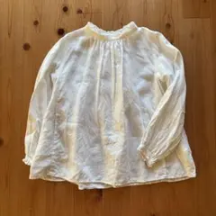 フリルカラーブラウス