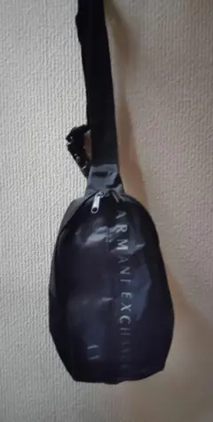 Armani Exchange ブラックショルダーバッグ