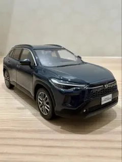 【美品】新型 カローラクロス カラーサンプル 【マッシブグレー 1L6】のサムネイル