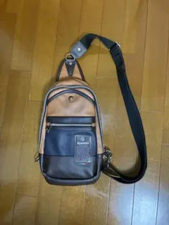 【美品】Bianchi ボディバッグ ショルダーバッグのサムネイル