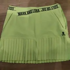 MARK AND LONA プリーツ　ゴルフスカート ネオンイエローのサムネイル