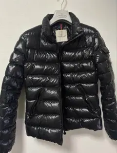 様 パ*ダ様 MONCLER ダウンジャケット ブラック ロゴワッペン - メルカリ