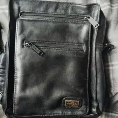 ブラックレザーショルダーバッグ