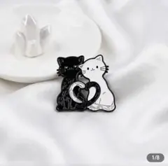 白黒猫 ハート型 ピンバッジ
