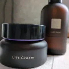 NオーガニックVieモイストリッチ ローション・ヒアルアップリフトクリーム