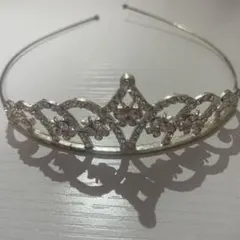 ティアラ　カチューシャ　ドレス