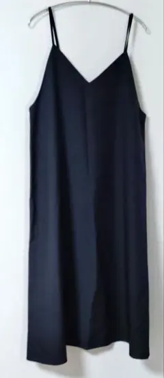 GU ブラック Vネック ロングスカート