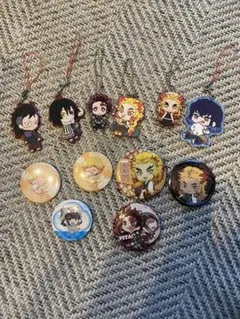 鬼滅の刃　缶バッチ　キーホルダーセット