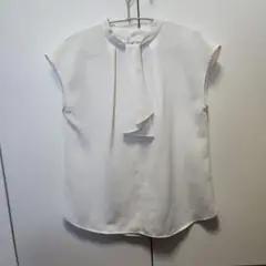 GU オフホワイト ボウタイブラウス
