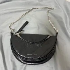CHARLES & KEITH ブラックショルダーバッグ