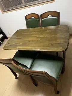 木製ダイニングテーブルと椅子4脚セット