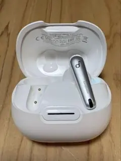Anker Soundcore Liberty 4 NC ホワイト　右耳　ケース