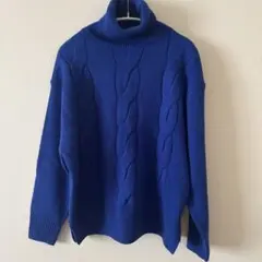 青 ケーブル編み タートルネックセーター