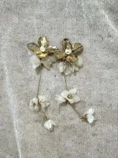 ウェディング　ピアス　ゴールド　お花