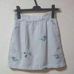 刺繍　台形スカート　サックスブルー