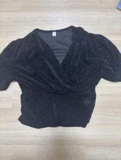 ドット柄 ブラック Vネック トップス