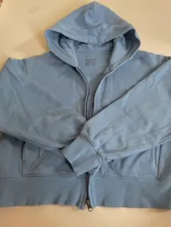 無印の水色パーカー