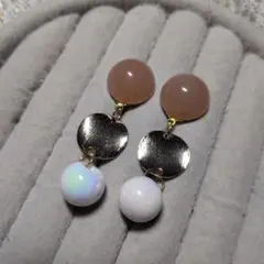 オパールとローズクォーツ風のピアスまたはイヤリング