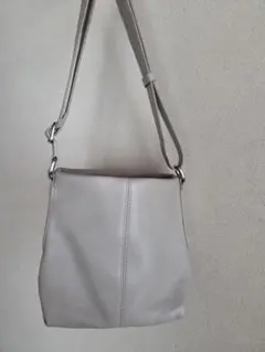美品 HIROFU ヒロフ レザー ショルダーバッグ シルバー チェスタ