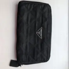 PRADA プラダ　ナイロン　キルティング　黒色　長財布