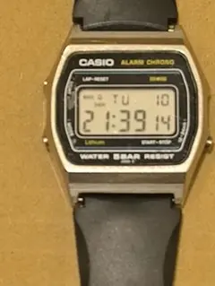 CASIO デジタル腕時計 防水機能付き、可動品、レトロ