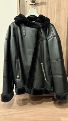 フード付きブラックレザージャケット