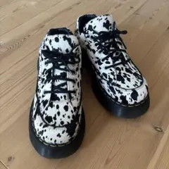 Dr. Martens カウ柄 ダルメシアン BUZZ 5 ホール シューズのサムネイル