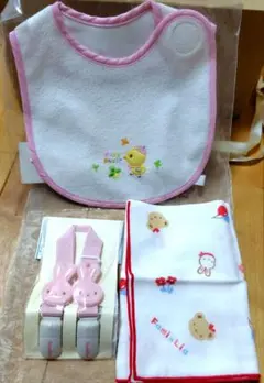 ミキハウス スタイ　familiaクリップ　ガーゼハンカチセット