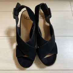 UGG クロスストラップサンダル ブラック