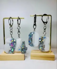レジンキーホルダー　数字キーホルダー　ハンドメイド　オーダーメイド　チャーム