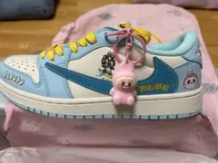 LABUBU 水色 スニーカー キャラクター付き