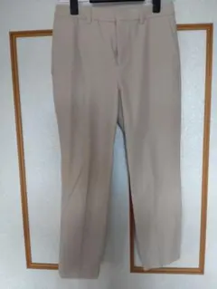 ユニクロ　ベージュ アンクル丈パンツ 58のサムネイル
