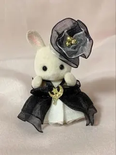 ミニチュアドール　シルバニアファミリー　赤ちゃん　ゴシックドレス　サテンホワイト