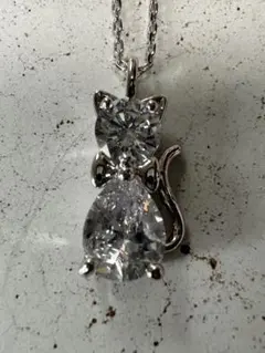 ネコちゃんクリスタルネックレス　☆格安品 新品未使用　☆更にお値下げ中