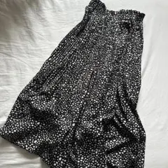 黒と白のドット柄フレアロングスカート