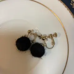 ハンドメイド ファー イヤリング ブラック